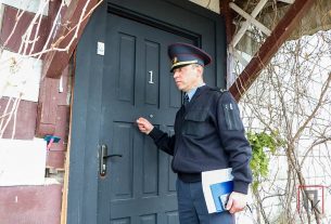 Механизаторы Иван и Алексей Ярковские всегда подставят друг другу плечо