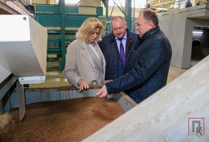 Министр сельского хозяйства Беларуси Сергей Бартош 19 апреля посетил Поставский район