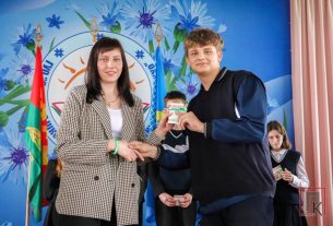 Фоторепортаж: 33 учащихся СШ №2 им. Н.М. Осененко вступили в ОО "БРСМ"