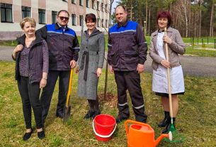 Механизаторы Иван и Алексей Ярковские всегда подставят друг другу плечо