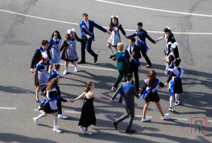 Когда пройдут выпускные балы и последний звонок?