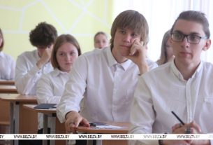 Русский язык пишут 44,2 тыс. абитуриентов, белорусский - 11,5 тыс. В Беларуси проходит второй ЦЭ