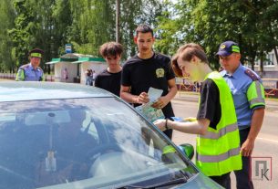 Фоторепортаж: ГАИ и МООП напомнили водителям об акции "Внимание — дети!"