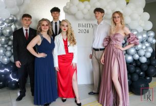 Грусть и радость одновременно. Поставские выпускники попрощались с беззаботной школьной порой