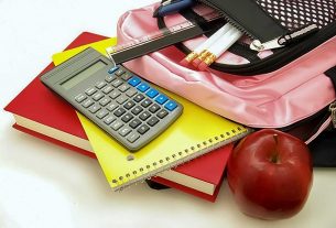 Как семьям получить помощь к новому учебному году, рассказали в Минтруда