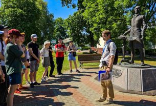 На полях ОАО «Камайский-агро» работают 9 комбайнов хозяйства и 1 New Holland молочного завода