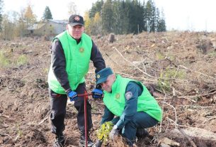 Сергей Мелешкин принял участие в республиканской акции «Дай лесу новае жыццё!»