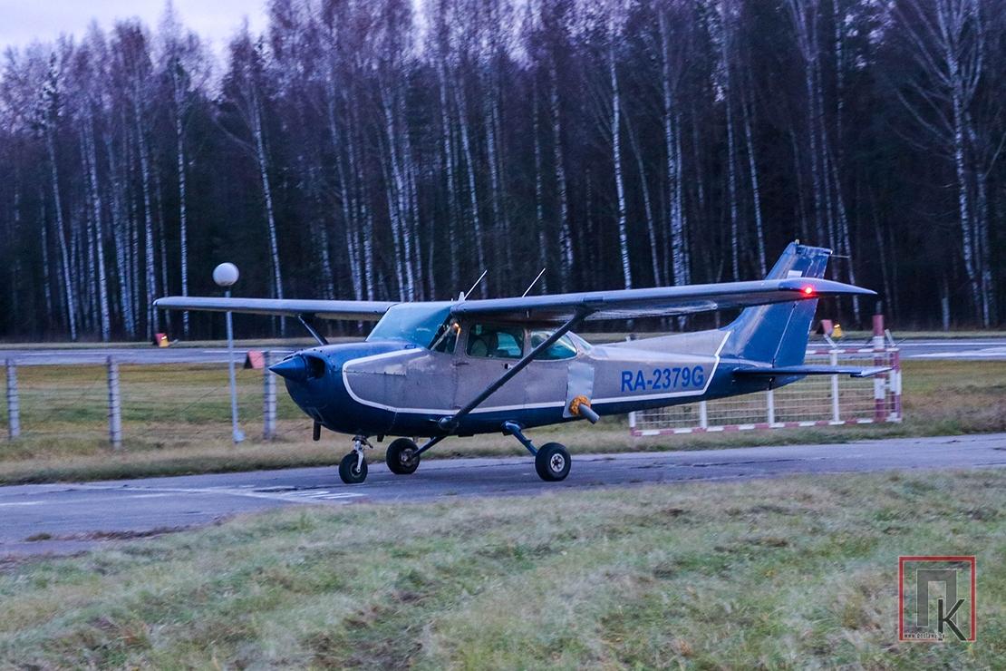Удар по бешенству... с воздуха. В Поставском районе с самолетов разбрасывали приманки с вакциной от бешенства