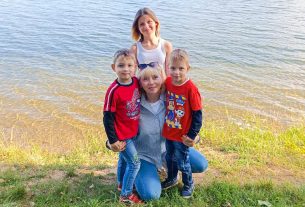 Приёмная мама Елена Янцевич отогревает детские сердца любовью и заботой