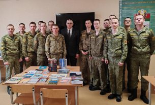 Сморгонские пограничники встретились с писателем Игорем Прокоповичем