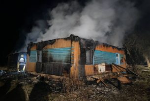 Следователи устанавливают обстоятельства гибели двух человек на пожаре в Поставском районе