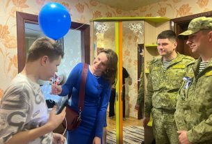 Сморгонские пограничники с подарками навестили юного Максима Ярошевича