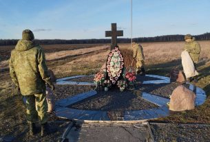 Военнослужащие Сморгонской пограничной группы приняли активное участие в республиканском субботнике