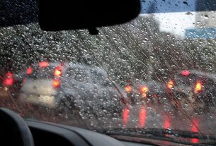 Снизить скорость и избегать лишних маневров. ГАИ о правилах безопасности в дождливую погоду