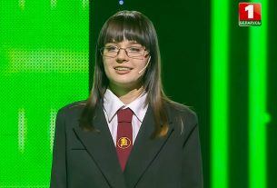 Сегодня для выпускников белорусских школ звенит последний звонок