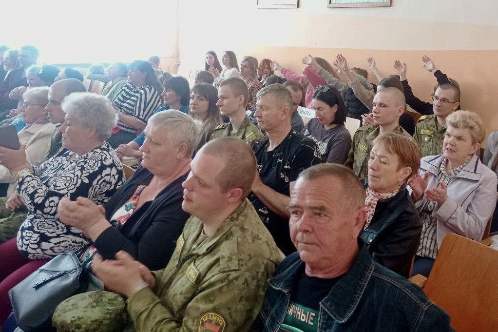 Военнослужащие погранзаставы «Лынтупы» посетили концерт в Лынтупской средней школе