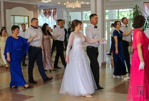 14 пар из Постав, Витебска, Минска и других городов приняло участие в семейном балу