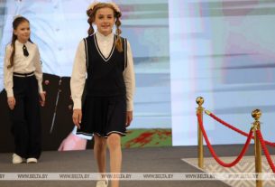 "Пиджак, жилет, брюки". Минобразования законодательно закрепило требования к деловому стилю одежды