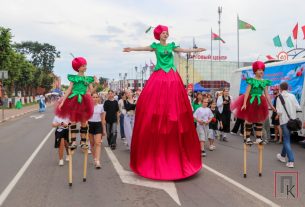 19 июля образцовая цирковая студия «Каскад»  выступила на «Вишнёвом фестивале» в Глубоком