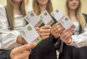 40 юных активистов Поставщины стали обладателями новых смарт-билетов БРСМ