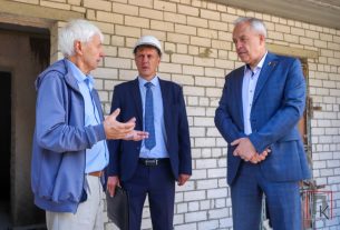 Игорь Сергеенко раскритиковал затянувшееся строительство нового корпуса Поставской районной больницы