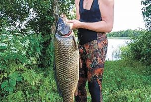 32-летний поставчанин Андрей Клочан во время подводной охоты добыл сазана весом более 13 кг!