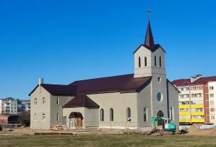 Некалькі тыдняў назад у новым касцёле Езуса Міласэрнага ў 5-м гарадку загучаў электронны арган