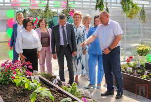 Возле отделения дневного пребывания для граждан пожилого возраста и инвалидов ТЦСОН в Воропаево оборудовано несколько уникальных пространств