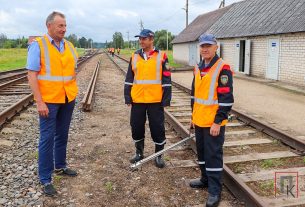 Работники 8-го околотка Воропаевской дистанции пути отвечают за безопасность движения поездов