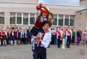 Фоторепортаж: Торжественные линейки в гимназии и СШ №1