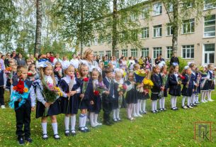 В школах Поставщины прозвенел первый звонок. За парты сели 3330 мальчишек и девчонок