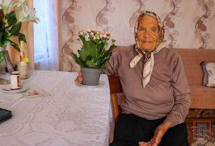 Подарок и доброе напутствие получила Яна Янченко от сенатора Сергея Мелешкина