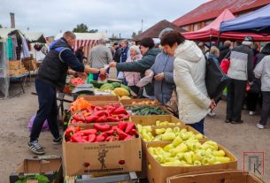 Фоторепортаж: Осенняя сельскохозяйственная ярмарка в Поставах