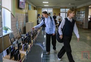 Более ста учащихся Поставского государственного колледжа помогают ОАО "Новосёлки-Лучай" на уборке картофеля