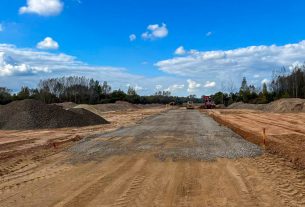 Что запланировано построить на участке по дороге из Постав в направлении Ромелек, рассказал Александр Осененко