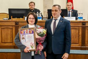 Председатель районного Совета депутатов Юрий Киселёв встретился с работниками Поставского льнозавода