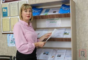 Учитель белорусского языка и литературы СШ №1 Галина Ижмайлович идет с воодушевлением на урок