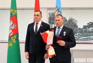 Медали «За трудовые заслуги» удостоен тракторист-машинист ОАО «Курополье-агро» Александр Яночкин