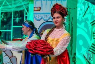 Фоторепортаж: Музыкальная сказка "Аленький цветочек" прошла в районном Доме культуры