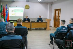 В рамках ЕДИ Александр Готовчик встретился с коллективом Поставского РОЧС