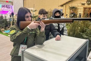 Зима не помеха. бригада Вадима Дулинца строит дом для Постав в любую погоду