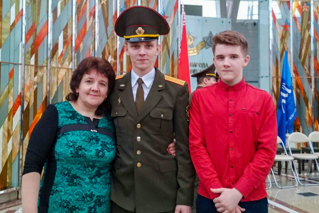 «Мой автомобиль — моя крепость»: история женщины-таксиста из Постав, для которой работа стала смыслом жизни