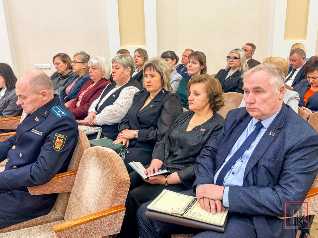 Сегодня Игорь Сергеенко принимает участие в открытом заседании Поставского райисполкома