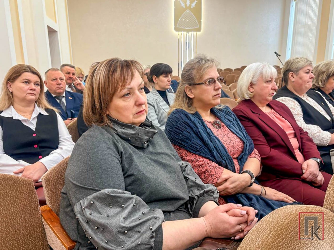 Сегодня Игорь Сергеенко принимает участие в открытом заседании Поставского райисполкома