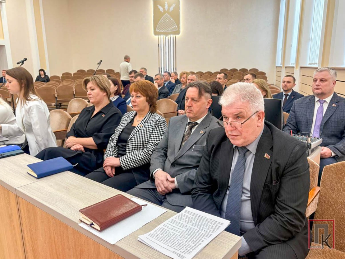 Сегодня Игорь Сергеенко принимает участие в открытом заседании Поставского райисполкома