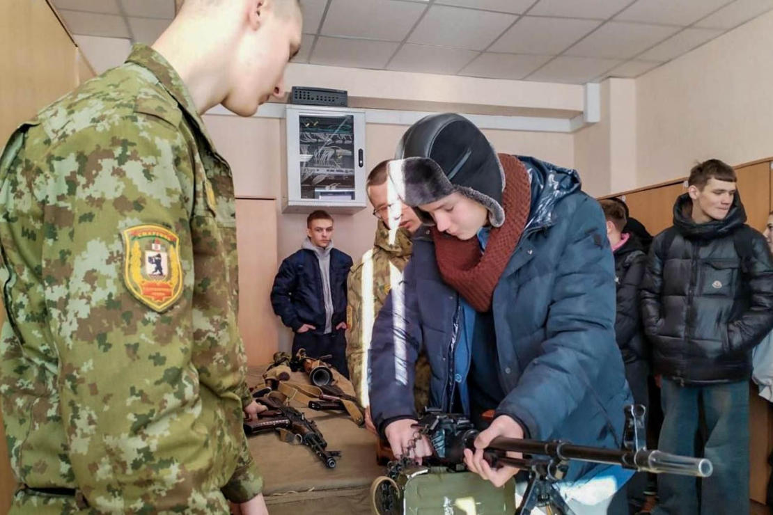 Пограничники встретились со школьниками: увлекательная экскурсия на комендатуре «Поставы»