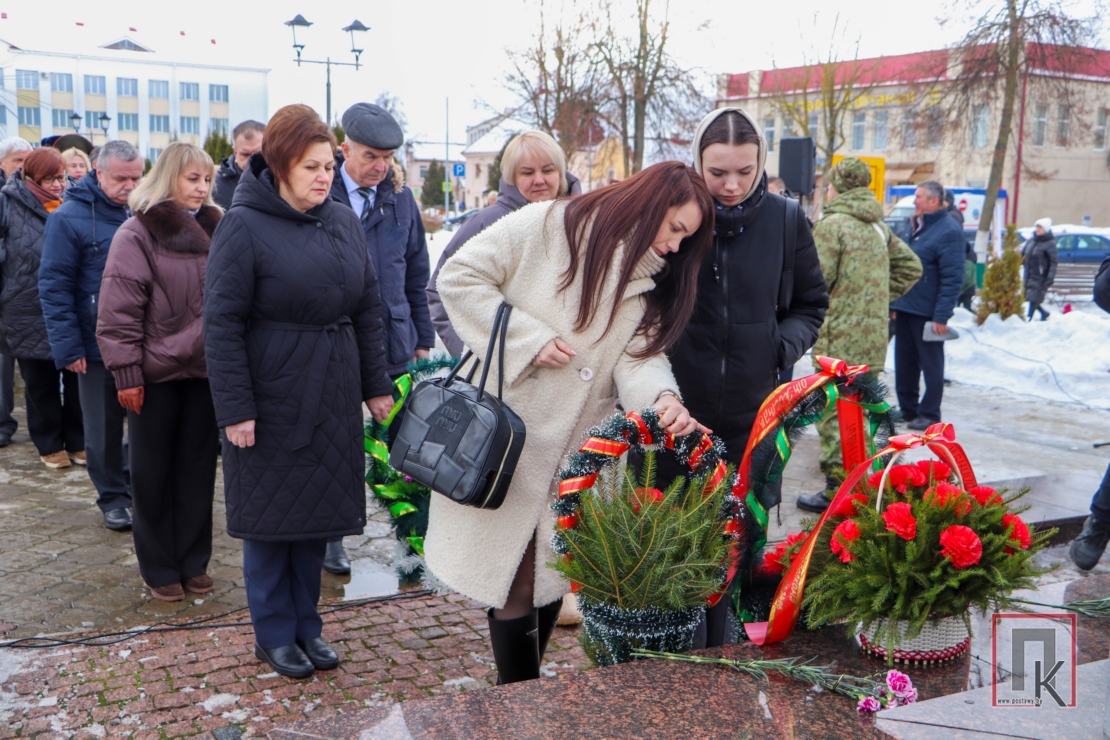В День защитника Отечества на центральной площади в Поставах прошел торжественный митинг