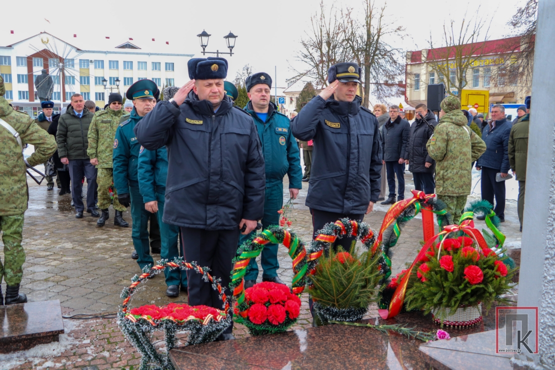 В День защитника Отечества на центральной площади в Поставах прошел торжественный митинг