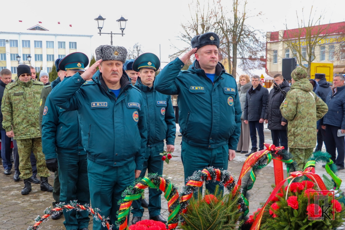 В День защитника Отечества на центральной площади в Поставах прошел торжественный митинг