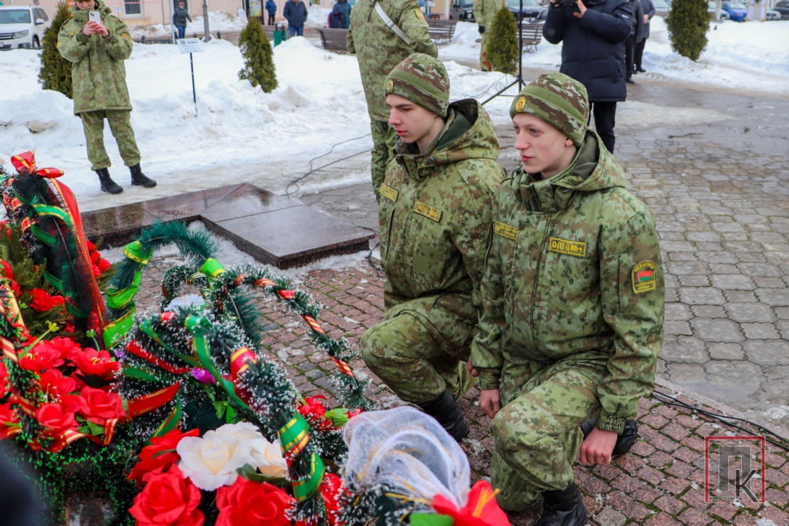 В День защитника Отечества на центральной площади в Поставах прошел торжественный митинг